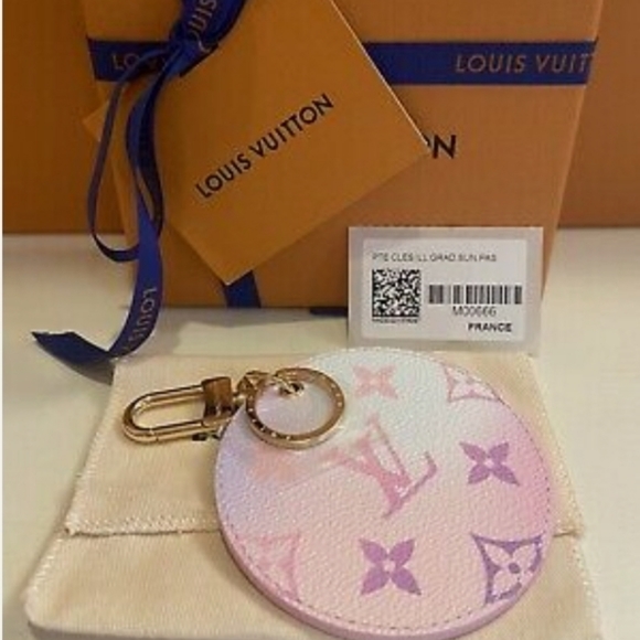 Louis Vuitton Sunrise Pastel Key Charm - Picture 3 of 5